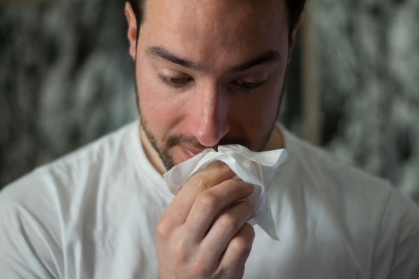 Man-Holding-Tissue