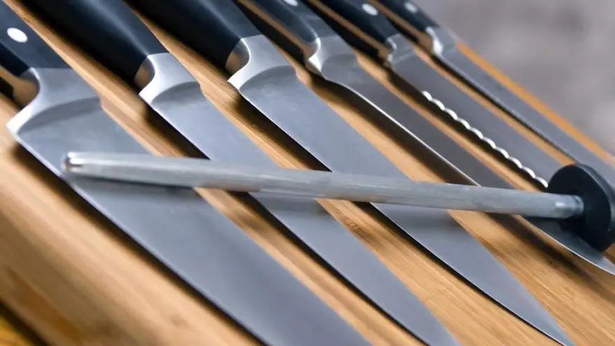 How to Sharpen a Knife: The Complete Guide An in depth review on how to sharpen a knife in 2018